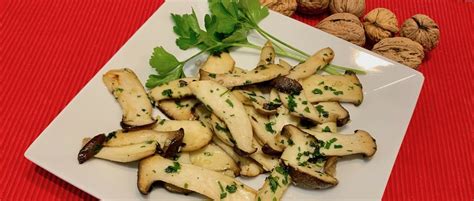 Funghi Trifolati Kr Uter Seitlinge Oder Andere Pilze Mit Knoblauch