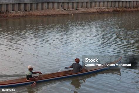 Pemandangan Lomba Balap Perahu Atau Balap Perahu Tradisional Perlombaan