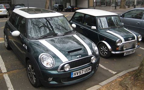 Old Vs New Mini Cooper Hardtop Rover Mini Cooper Mini Cooper Classic