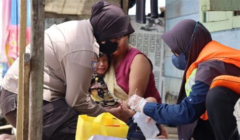 Hut Polwan Ke Personel Polwan Polres Melawi Bagikan Sembako Dan