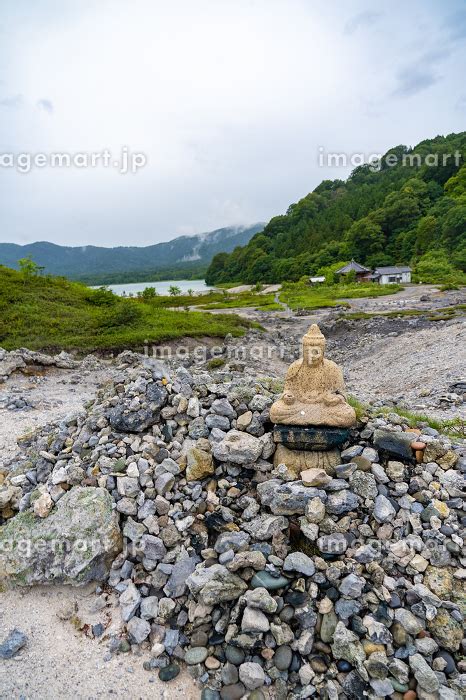 霊場恐山 恐山菩提寺 石積み 観音（青森県むつ市）の写真素材 228822144 イメージマート