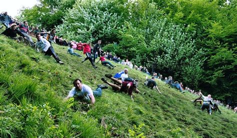 Cooper's Hill Cheese-Rolling | Amusing Planet