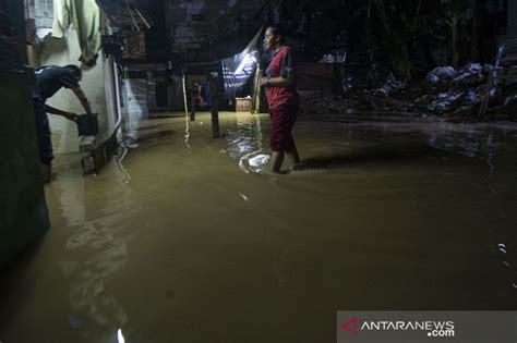 Sejumlah Wilayah Di Dki Jakarta Dilanda Banjir Minggu Malam Antara News