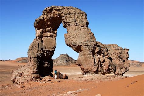 ALGERIA TRA CANYON MONUMENTALI E LA CALDA SABBIA DEL DESERTO DEL