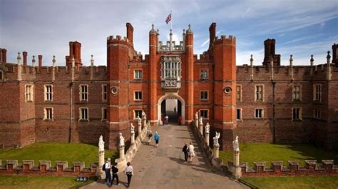 Hampton Court Palace The Magnificent Palace Is Only For Tourism