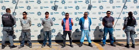 Policía Municipal de Puebla sorprende y detiene a cinco hombres cuando