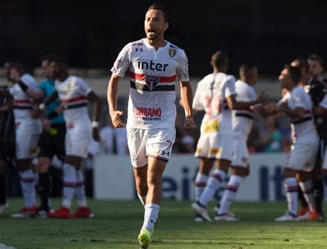 São Paulo vence encerra jejum e larga na frente na semi contra