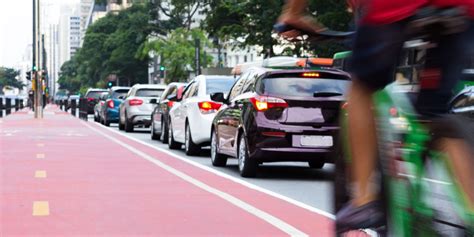 Automóveis E Bicicletas Elétricas Companheiros Para Uma Mobilidade