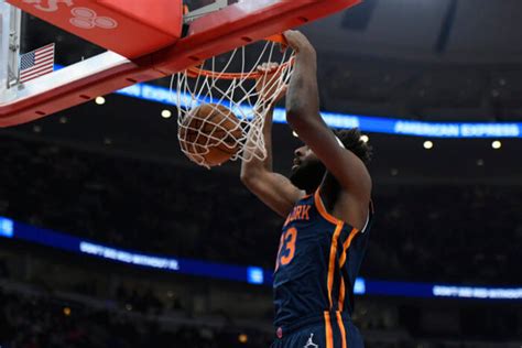 Mitchell Robinson injury update: Knicks center fractures thumb, out 3 ...