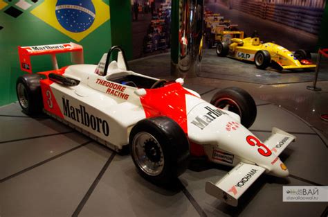 ayrton senna suit macau 1983 gp museum 3 Давай Лаовай Давай Лаовай