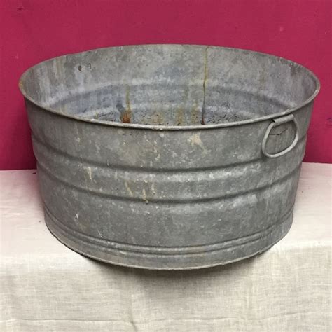 Vintage Large 22 Round Galvanized Metal Wash Tub Etsy Metal Wash