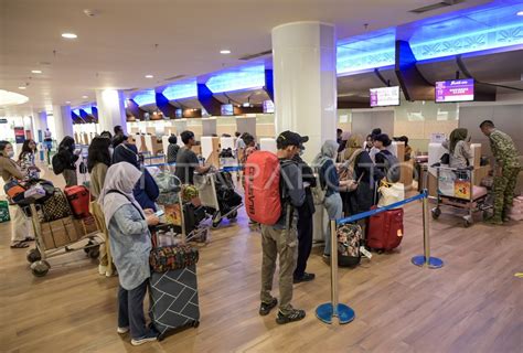 Arus Mudik Bandara Lombok ANTARA Foto