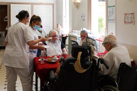 Grand âge Aucun goût quantité insuffisante Les repas en Ehpad