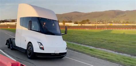 Tesla Semi Electrek