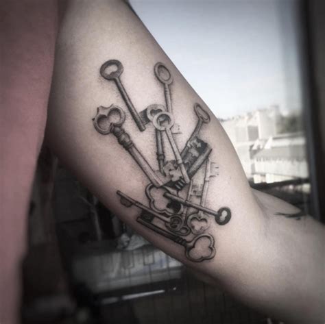 32 Must-See Skeleton Key Tattoo Designs - TattooBlend