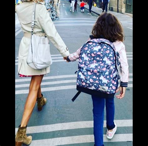 Photo Mélissa Theuriau avec sa fille Lila pour sa rentrée scolaire