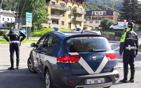 ROVERETO VIGILESSA SALVA DONNA AGGREDITA DAL COMPAGNO Radio NBC Rete