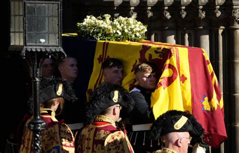 Mort De La Reine Elizabeth Ii Son Cercueil Quitte La Cath Drale D