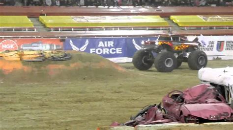 Monster Jam World Finals 12 Freestyle Avenger Youtube