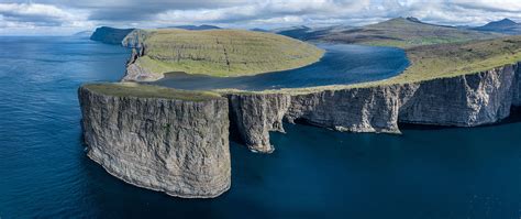 Il lago appeso delle isole Fær Øer WeeklyMagazine