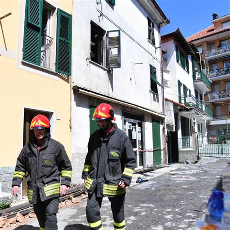 Espianto Degli Organi Per Il Bimbo Lanciato Dalla Finestra Della Casa