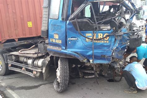 Trailer Truck Bumangga Sa Delpan Bridge 1 Patay Abs Cbn News