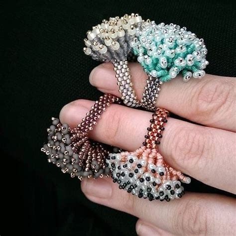 Кольца из бисера | Bead jewellery, Beaded jewelry patterns, Diy beaded ...