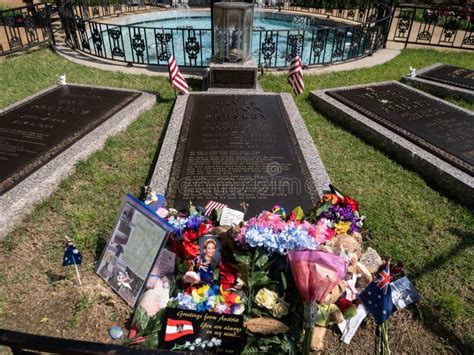 Elvis Aaron Presley S Gravesite At Graceland In Memphis Tennessee