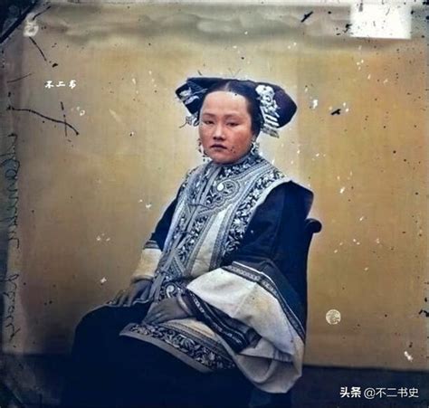 上色老照片：鏡頭下百年前真實的滿族女子，圖4新娘顏值堪比明星 每日頭條