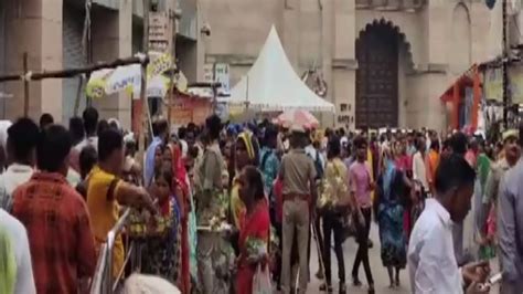 Devotees Throng Kashi Vishwanath Temple To Offer Prayers On Fifth