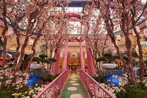 How The Bellagio Makes Its Beautiful Gardens So Magical