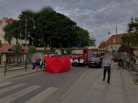 Samochód potrącił pieszego na pasach Poszkodowany był nietrzeźwy Ryn