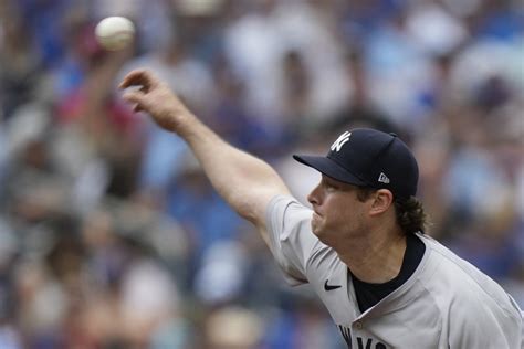 Aaron Judges Early Two Run Blast Powers Yankees Past Blue Jays 8 1