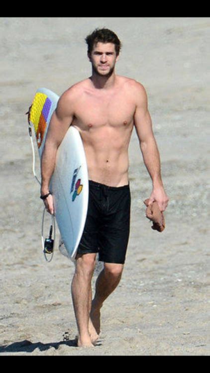 Thumbs Pro Rorrous Famous Male Celeb Naked Liam Hemsworth Miley Got