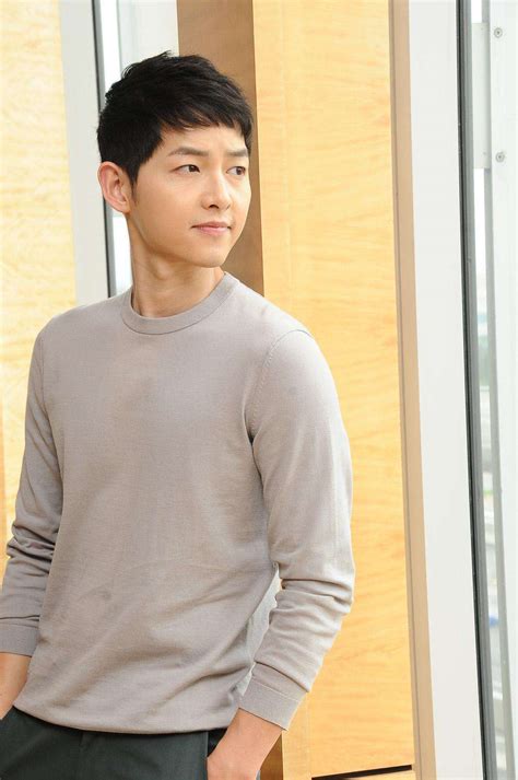 More Hong Kong Media Shots of Song Joong Ki & Song Hye Kyo for DOTS ...