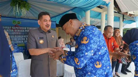 Pj Bupati Sidrap Serahkan Sk Pengangkatan Pppk Formasi 2023 Harap