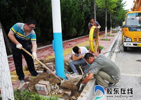 莱山区部分路段更换电缆、铺筑道板图 莱山 烟台新闻网 胶东在线 国家批准的重点新闻网站