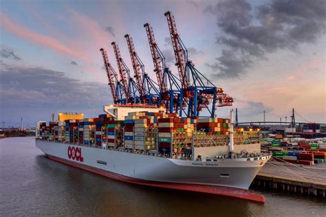 Oocl Spain Megamax Frachter Erstmals In Hamburg