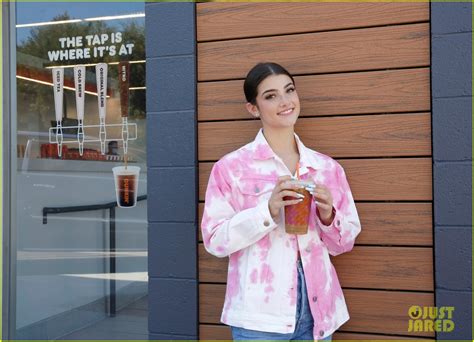 Charli Damelio Gets Her Own Official Dunkin Donuts Drink The Charli Photo 1297744 Photo