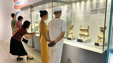 Hanoi Visitor attraction: Bát Tràng ceramics exhibition at the Vietnam National Museum of ...