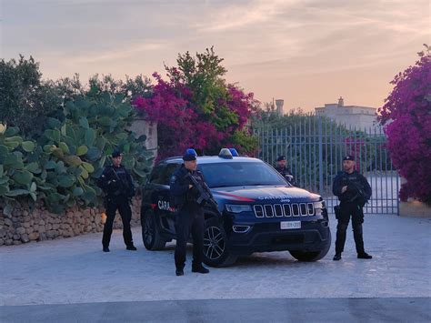 Ostuni Casa In Fiamme Una Donna E 7 Cani Salvati Dai Carabinieri