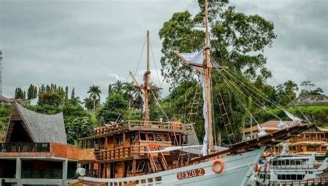 Pinisi Kapal Wisata Pertama Di Danau Toba