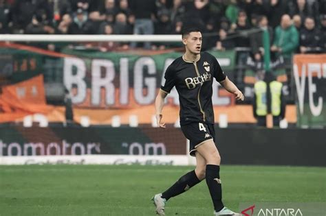 Klub Jay Idzes Venezia Kalah Telak 0 4 Dari AC Milan ANTARA News Banten