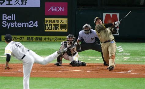 ＜ソ・西＞4回、3ランを放つ山川。投手・千賀（撮影・岡田 丈靖） ― スポニチ Sponichi Annex 野球