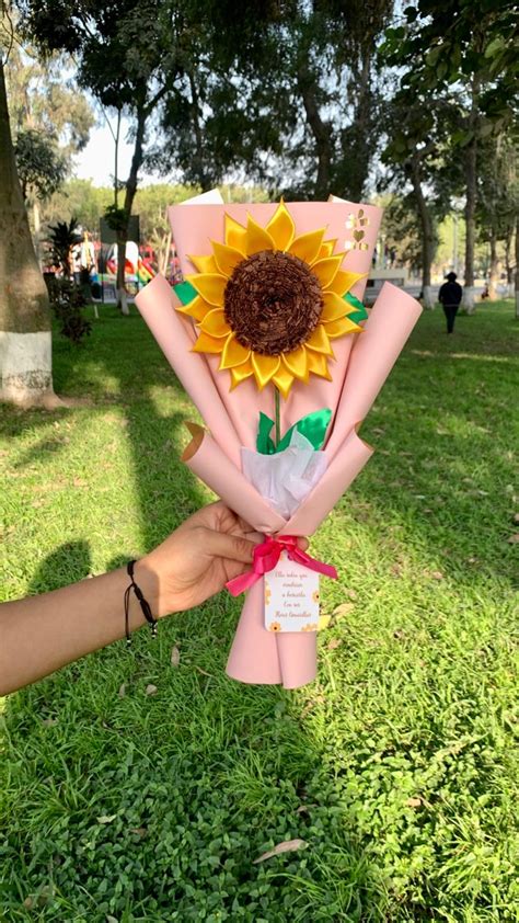 Girasol Eterno En 2024 Tiendas Florales Ramo De Cintas Ramo De Regalo