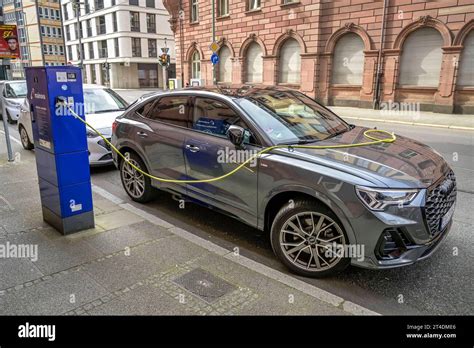 Elektromobilit T Ladestation Der Mainova Frankfurt Hessen