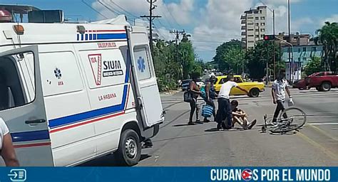 Ambulancia Choca Contra Un Ciclista En La Habana