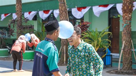 Semarak Dan Kompak Lomba Bapak Ibu Guru Tata Usaha Dan Siswa Siswi