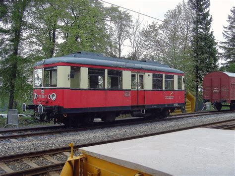 Flachstrecke In Richtung Cursdorf Mit Triebwagen Bahnen In