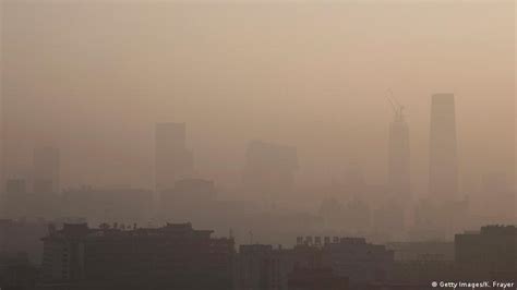 Dangerous smog smothers northern China – DW – 12/19/2015